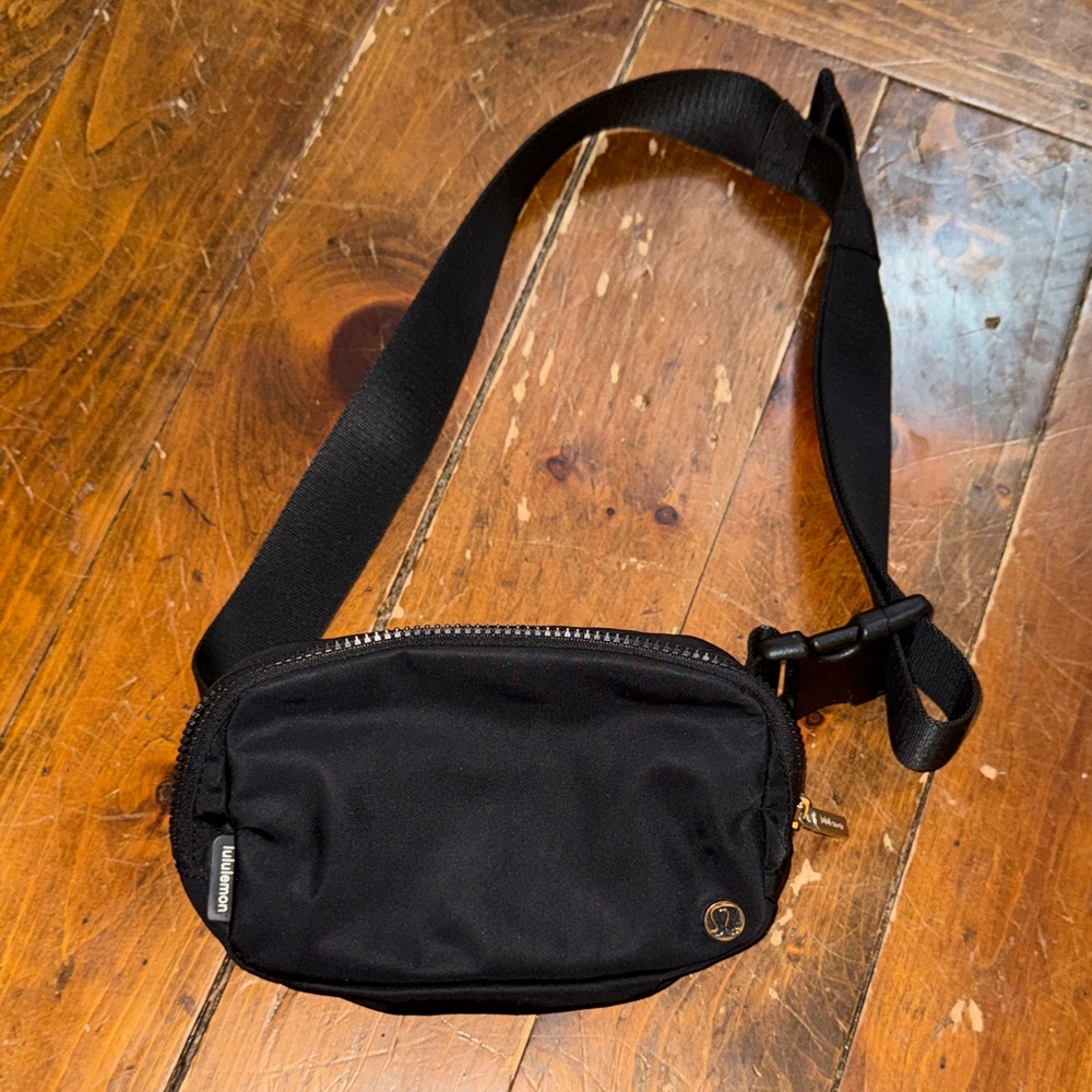 Lululemon everywhere belt bag 1L